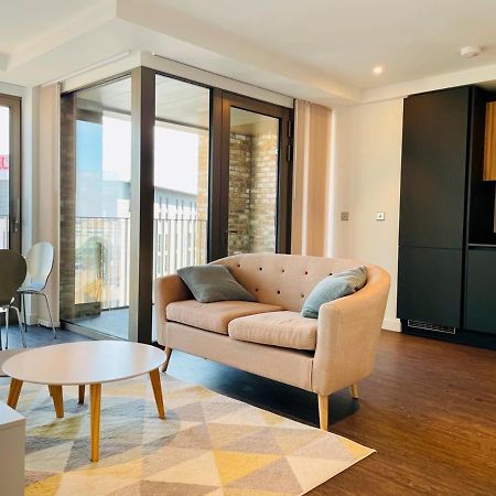Royal Wharf Apartments Londra Esterno foto