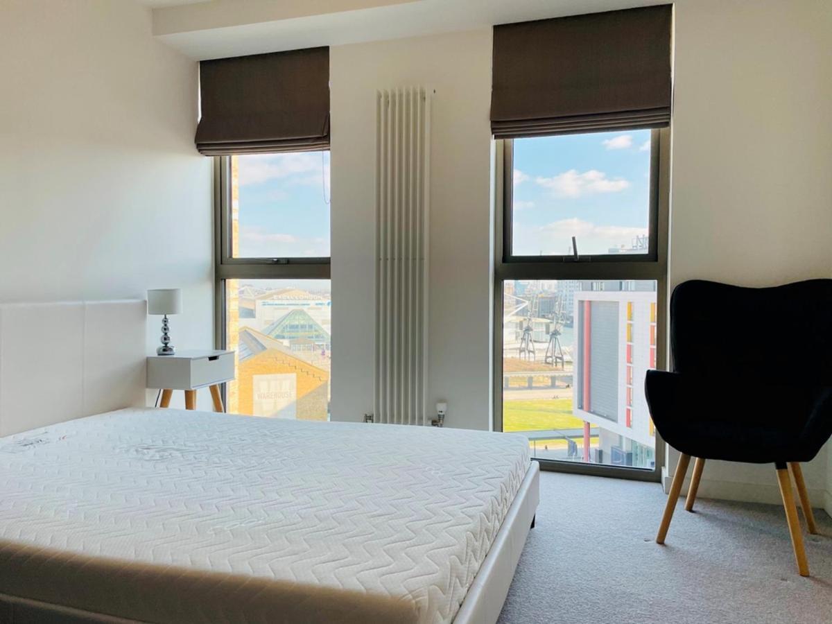 Royal Wharf Apartments Londra Esterno foto