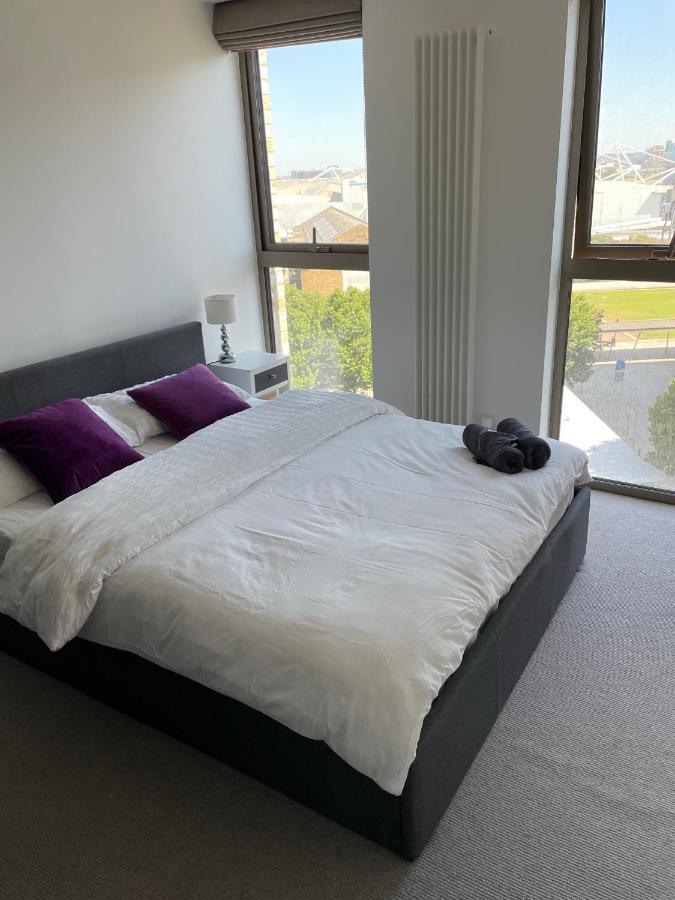 Royal Wharf Apartments Londra Esterno foto
